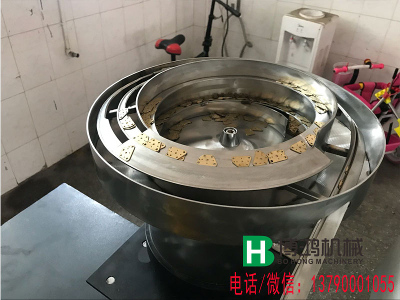 小銅片雙軸全自動(dòng)鉆孔機1